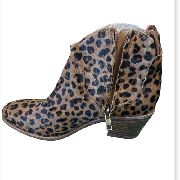 UGG Kingsbury Leopard Bootie - Picture 4 of 8